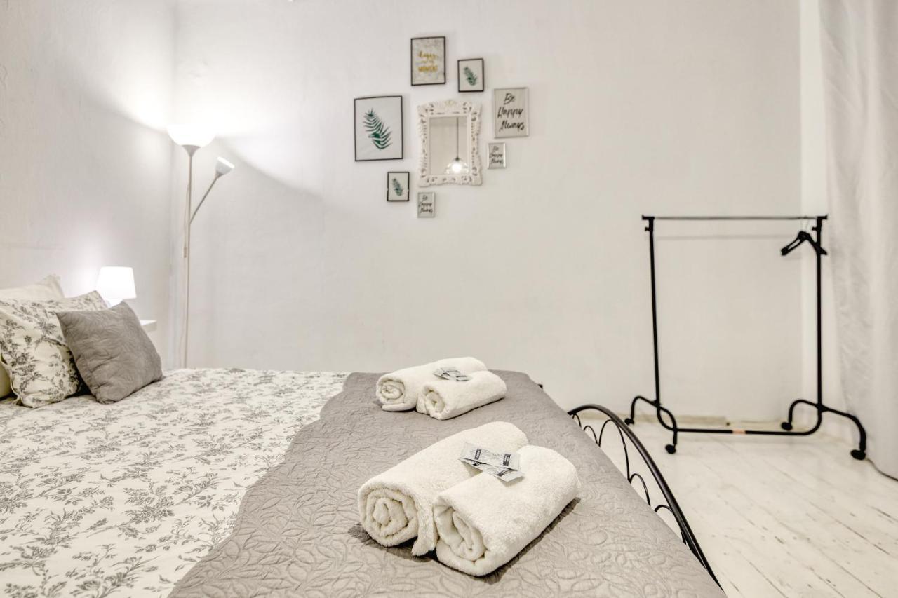La Maison Blanche Hotel อัลบายูเลีย ภายนอก รูปภาพ
