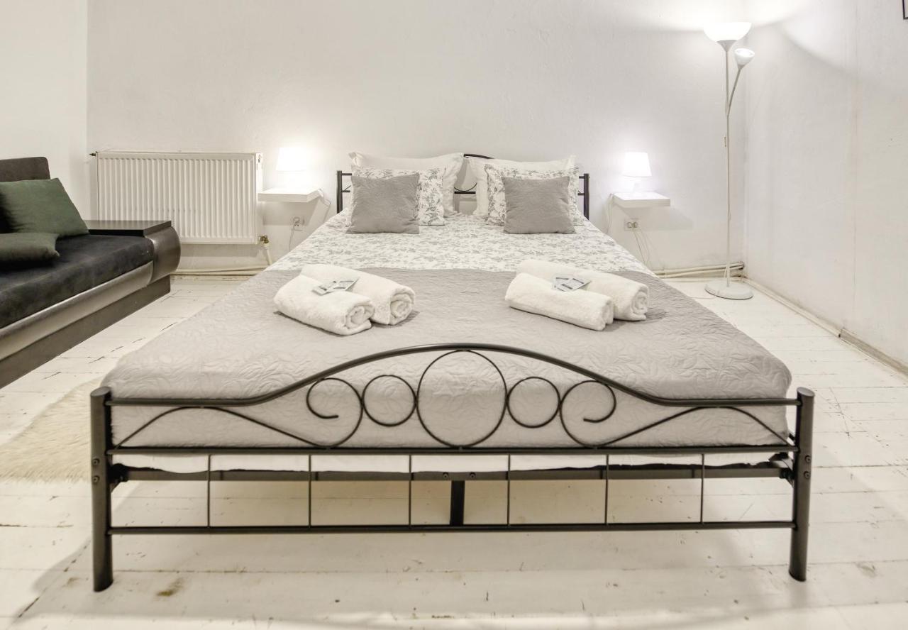 La Maison Blanche Hotel อัลบายูเลีย ภายนอก รูปภาพ