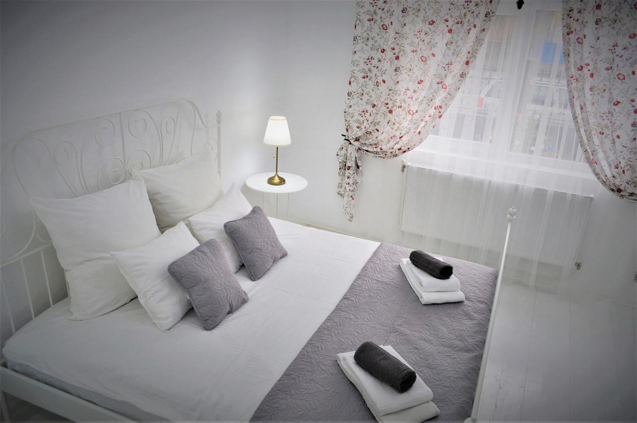 La Maison Blanche Hotel อัลบายูเลีย ภายนอก รูปภาพ